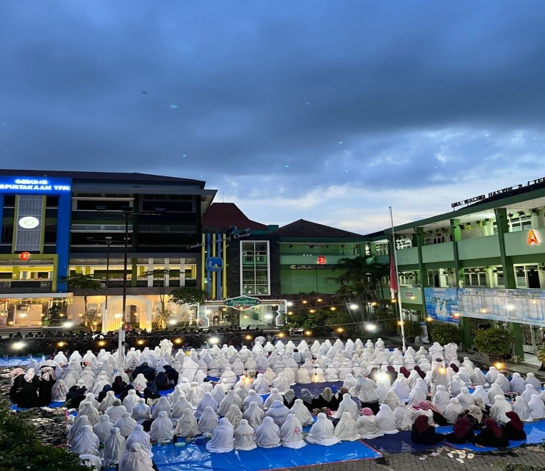 Kebersamaan “Nyantri Sedino ala WH-2”  di Malam Nuzulul Quran