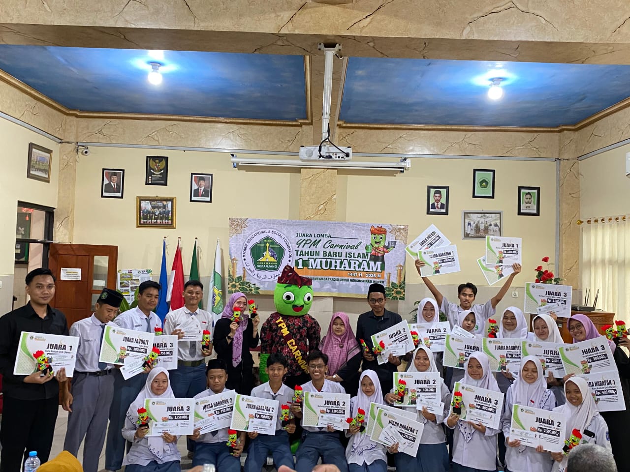 SMA WACHID HASYIM 2 TAMAN JUARA UMUM YPM CARNIVAL